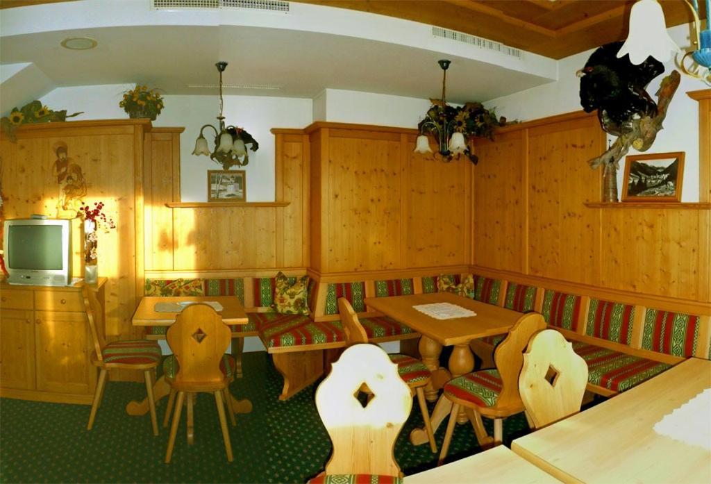 Hotel Germania Ισγκλ Εξωτερικό φωτογραφία