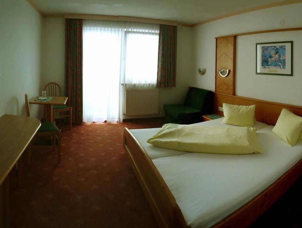 Hotel Germania Ισγκλ Εξωτερικό φωτογραφία