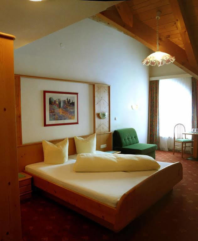 Hotel Germania Ισγκλ Εξωτερικό φωτογραφία
