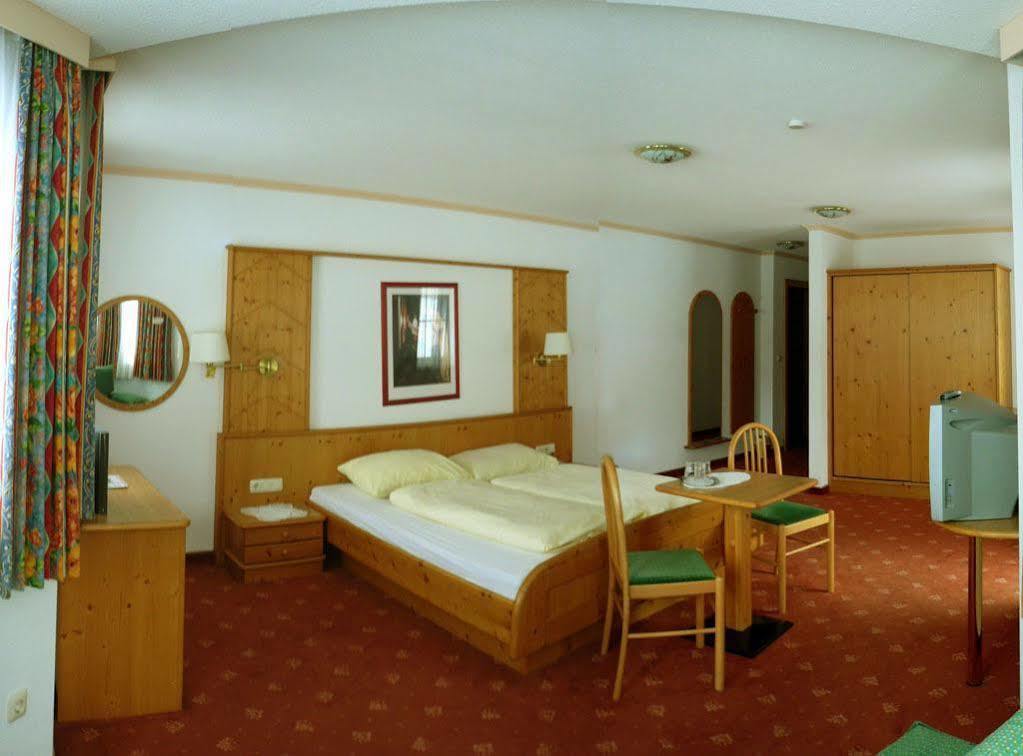 Hotel Germania Ισγκλ Εξωτερικό φωτογραφία