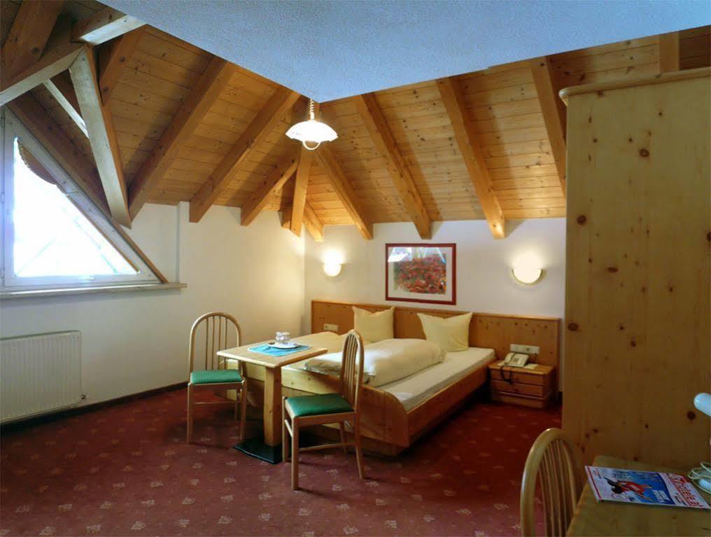Hotel Germania Ισγκλ Εξωτερικό φωτογραφία